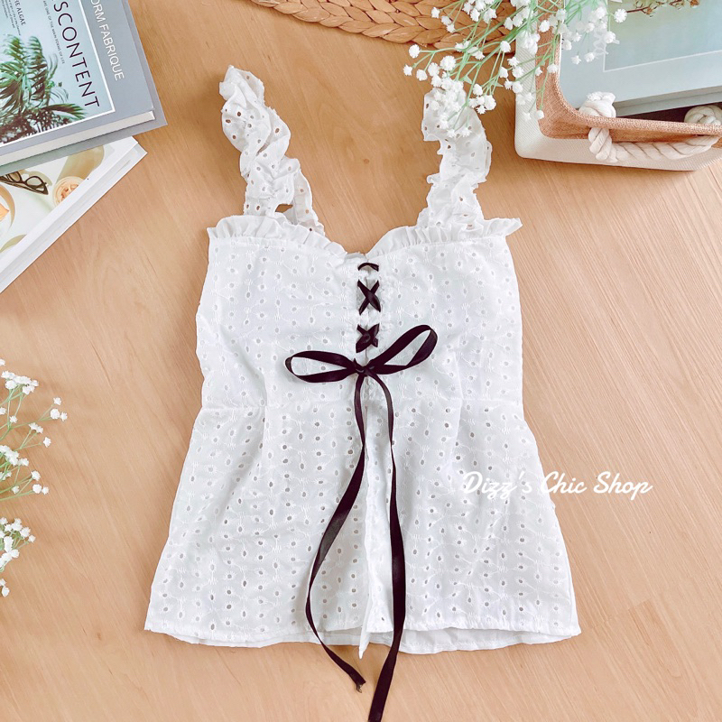 Diiz’s BG เสื้อสายเดี่ยว ผ้าคอตตอนฉลุลาย ร้อยริบบิ้น ชายแหวก