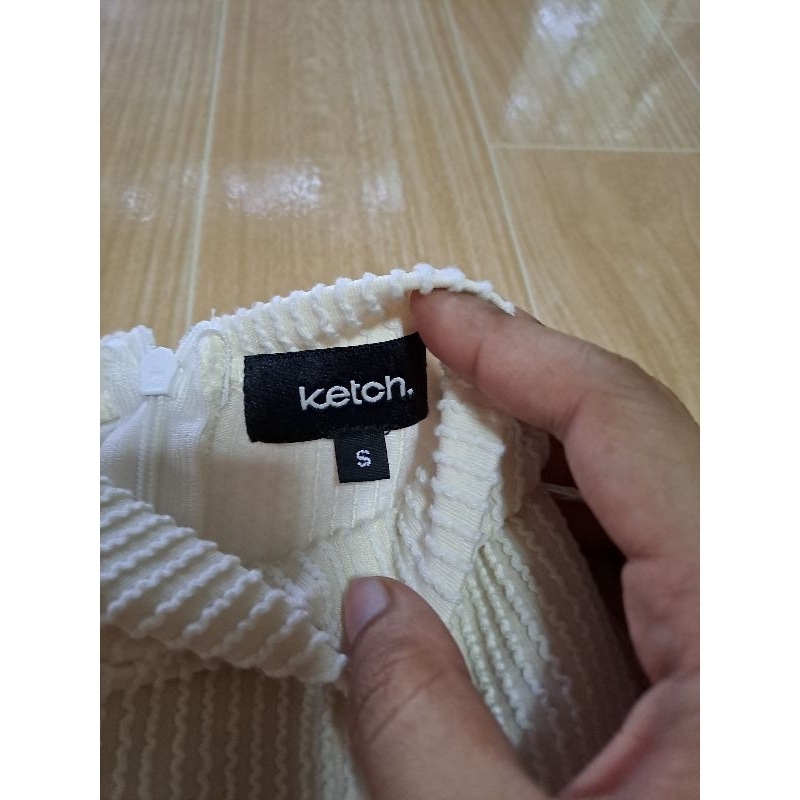 ketch.apparelส่งต่อ เสื้อแขนกุดคอเต่า