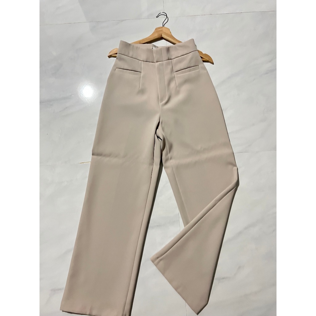 กางเกงขายาวสีครีม ป้าย Sunny Closet