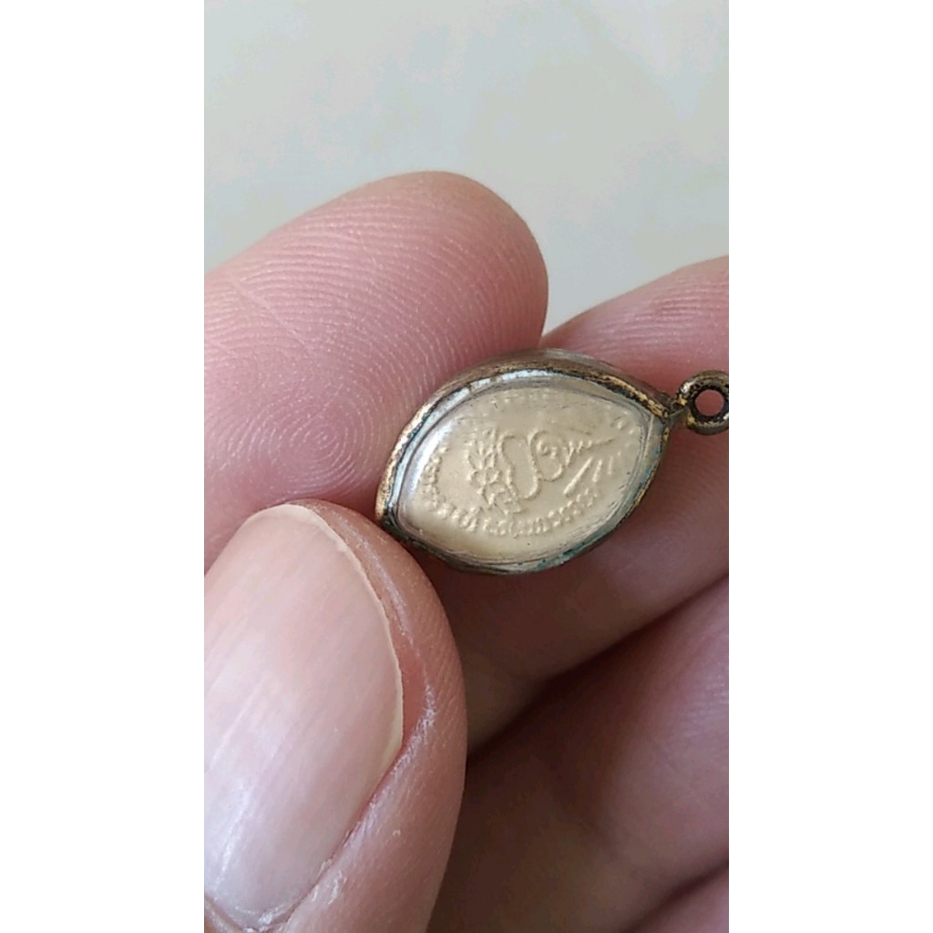 เหรียญรีเล็ก เหรียญจิ๋ว (พุทธลักษณะ เข้าใจว่า ร.5) หลัง ยันต์ เนื้อทองลงยา งานปราณีตสมบูรณ์ในกรอบเก่า พระแท้ ไม่ทราบเกจิ