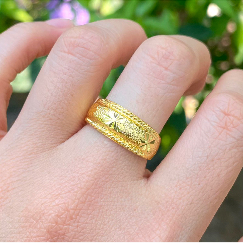 แหวนทองหุ้มลายจิกเหลี่ยม หนัก 2 สลึง RG06