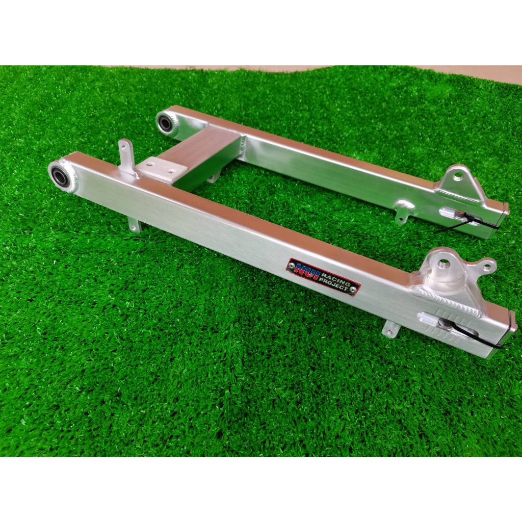 สวิงอาร์มสำหรับ w125i ทรงKR(ใส่บังโซ่เดิมสวยๆ)ขนาดเท่าเดิม แท้100%จากโรงงาน NUIRACING