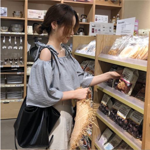 พร้อมส่ง GR028 เสื้อปาดไหล่ผูกโบว์ทรงหลวมสีพาสเทล สไตล์เกาหลีหวานๆ - รูปที่ 4