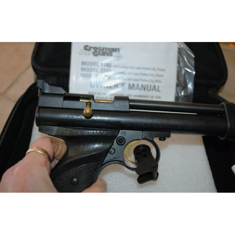 Crosman 2240 Pellet Target  .22 Cal  Co2 with soft Sport Case