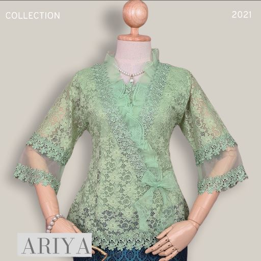 เสื้อลูกไม้คอตั้งระบายผ้าแก้วแขนสามส่วน#1