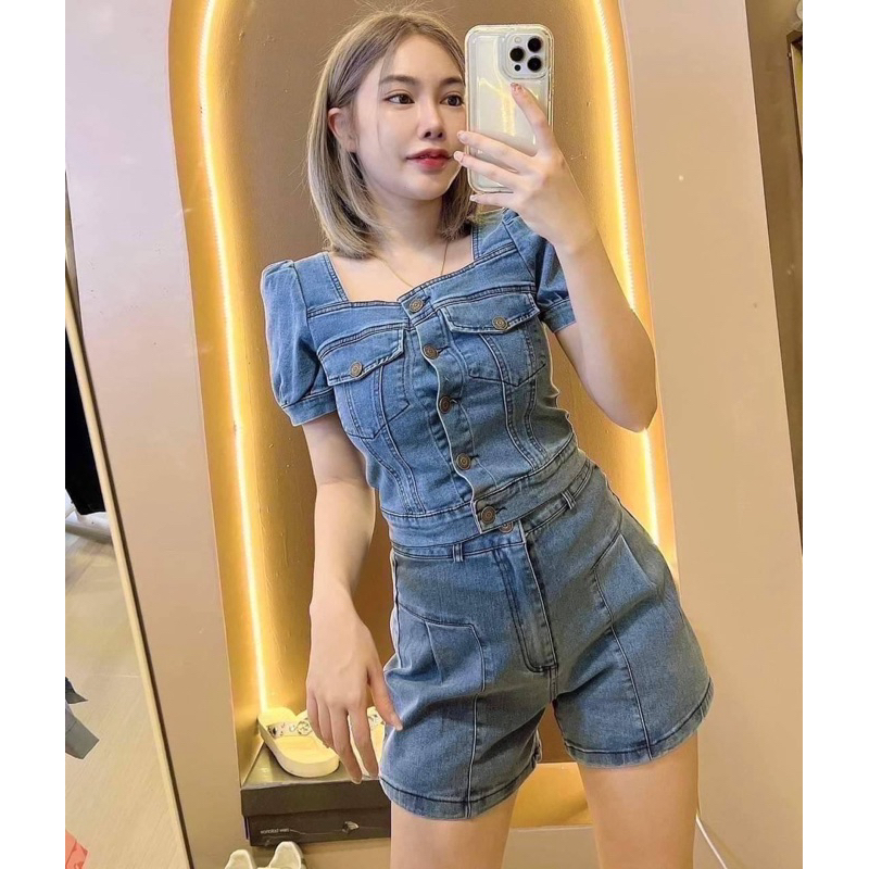 setเสื้อยีนส์คอเหลี่ยม+กางเกงขาสั้นผ้ายีนส์เอวสูงทรงเอ