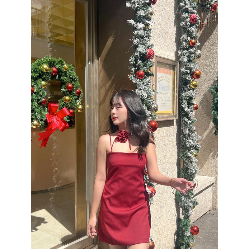 Sacha dress - Red wine เดรสสายเดียวทรงเขารูป มาพร้อมกับปลอกคอดอกไม้ค่ะ SC-RED