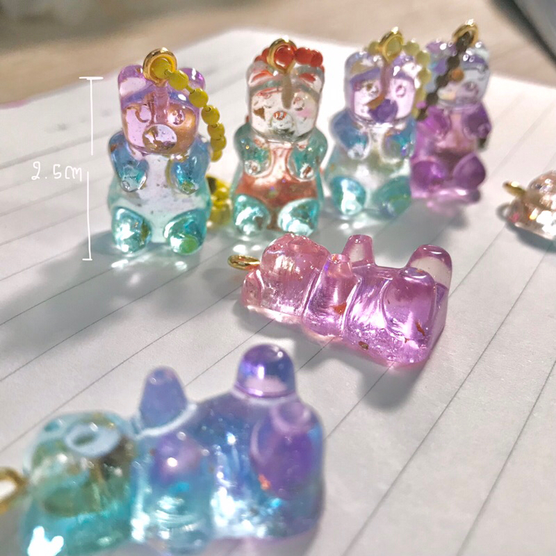 พวงกุญแจน้องหมีเรซิ่นเจลลี่แบร์🧸 หลากสีสัน✨
