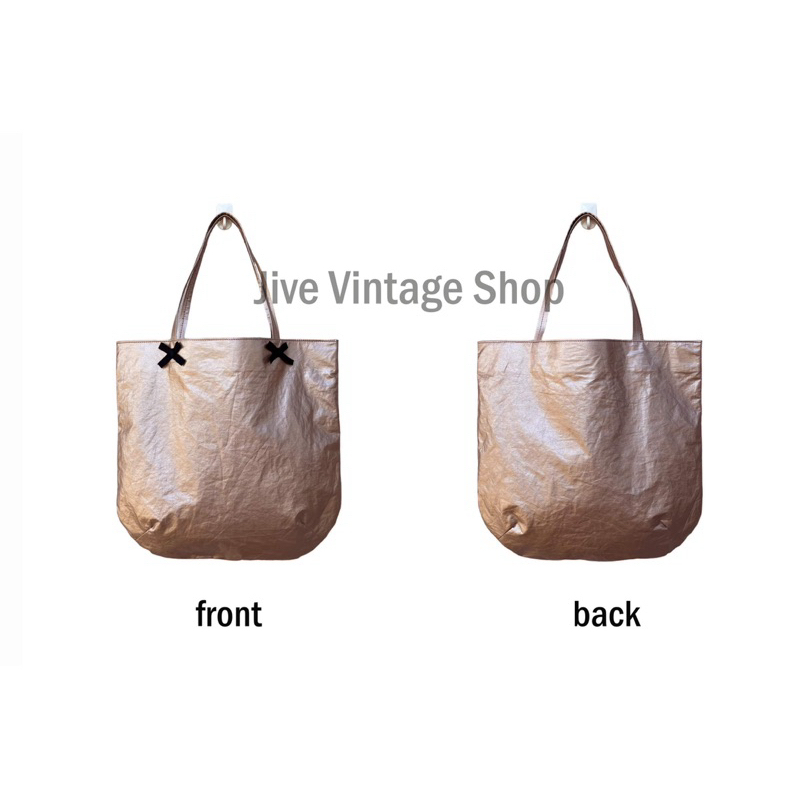 กระเป๋าทรงถือ Anteprima Misto สี rose gold สี metallic หนัง pu แต่งโบว์ด้านหน้า น่ารักมาก มือสอง สภา