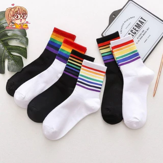 annacnny ถุงเท้าข้อกลางแนววินเทจ คาดแถบสีรุ้ง ถุงเท้าแฟชั่นลายสายรุ้ง 🌈 Rainbow socks พร้อมส่ง S24