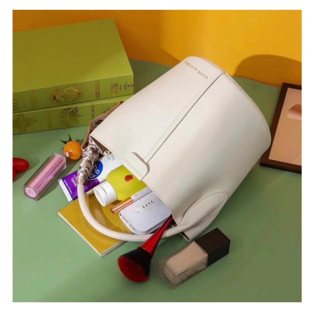 Kelvin And Fiona - Mini Bucket (S)