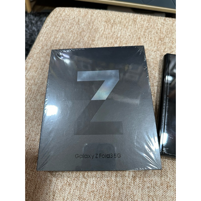 Galaxy Z Fold 3 256G เครื่องศูนย์ไทย มือสอง