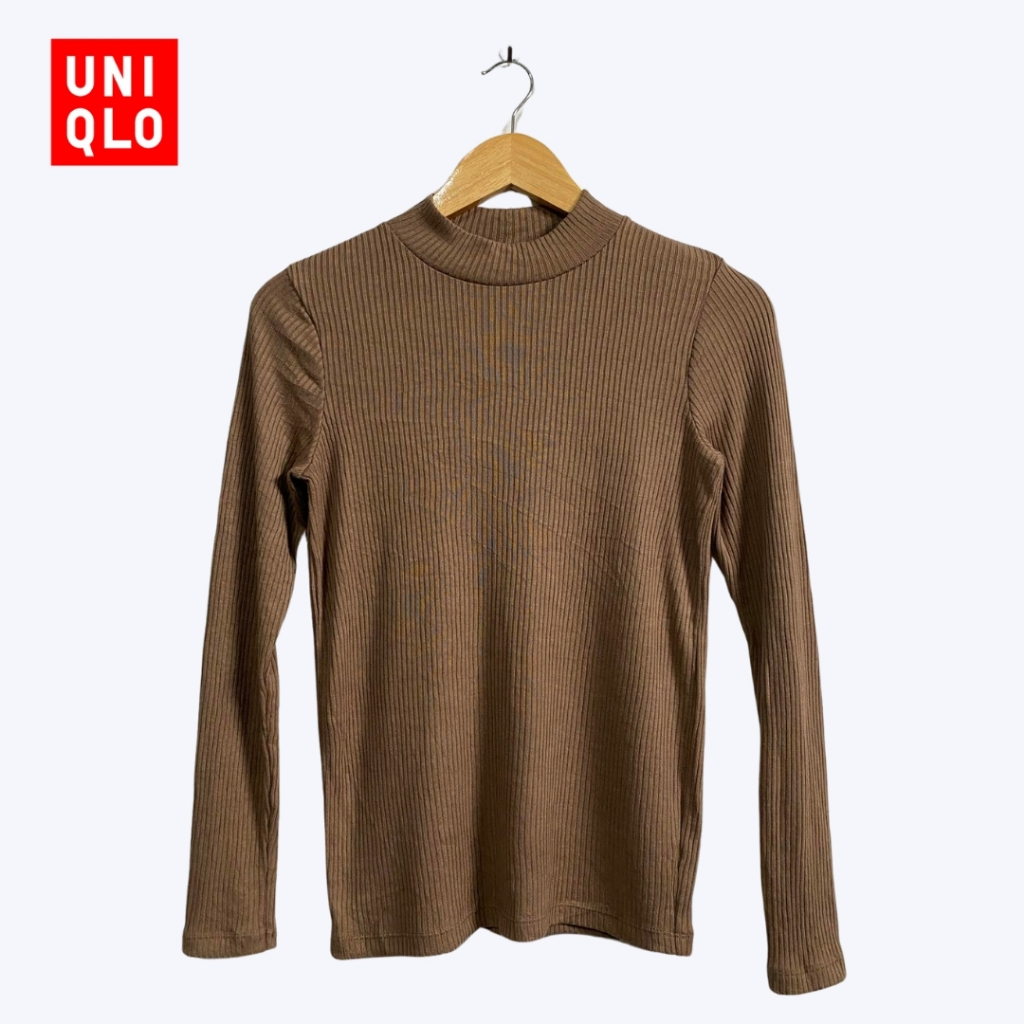 เสื้อยืดสเวตเตอร์ผู้หญิงแขนยาวคอเต่า สีน้ำตาลโอวัลตินลายร่อง Uniqlo มือสอง