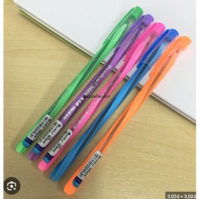 Quantum (ควอนตั้ม) ปากกาลูกลื่น ปากกา รุ่น Moji ขนาด 0.29 มม. หมึกน้ำเงิน แบบปลอก ( 12 ด้าม / กล่อง )