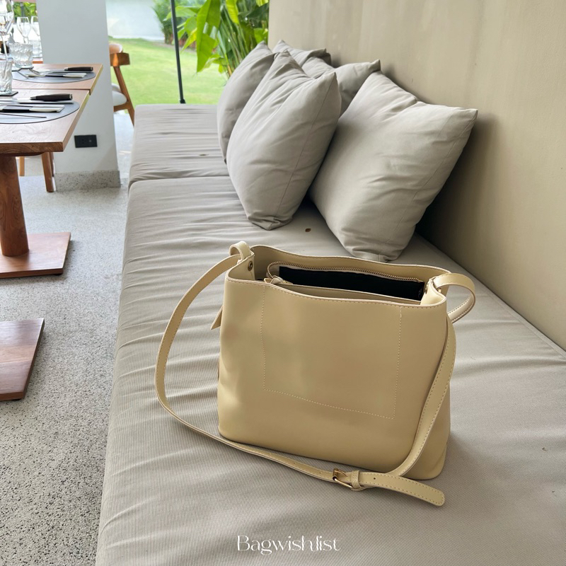 พร้อมส่ง ♡ Bread bag เบจ/ดำ/น้ำตาล IPAD FITS🧸กระเป๋าสะพายหนัง bagwish.list