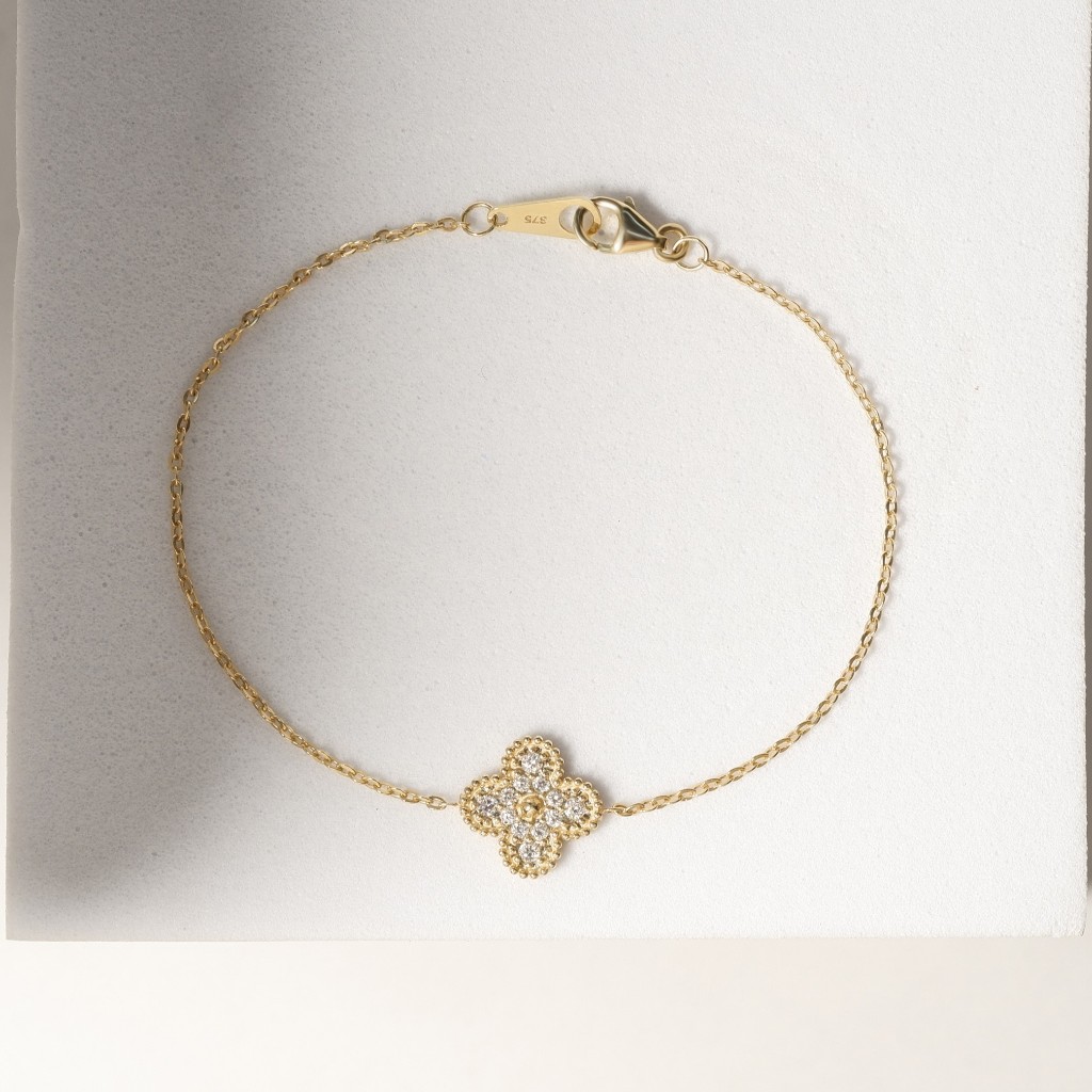 สร้อยข้อมือทองแท้ 9K เพชรแท้  Lucky 4 Leaf Clover with Diamond