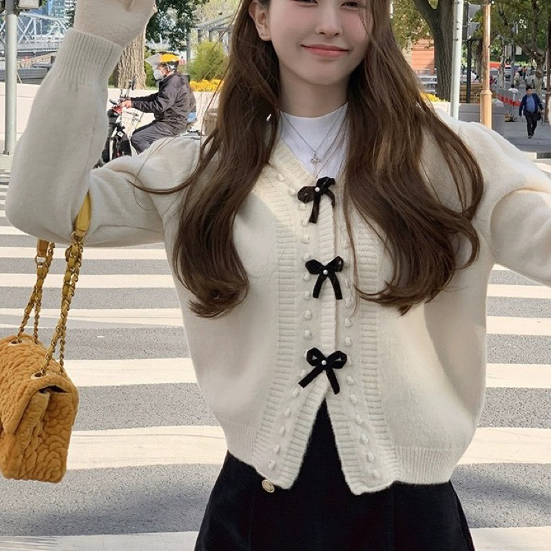 [7177] คาดิแกนติดโบด้านหน้า