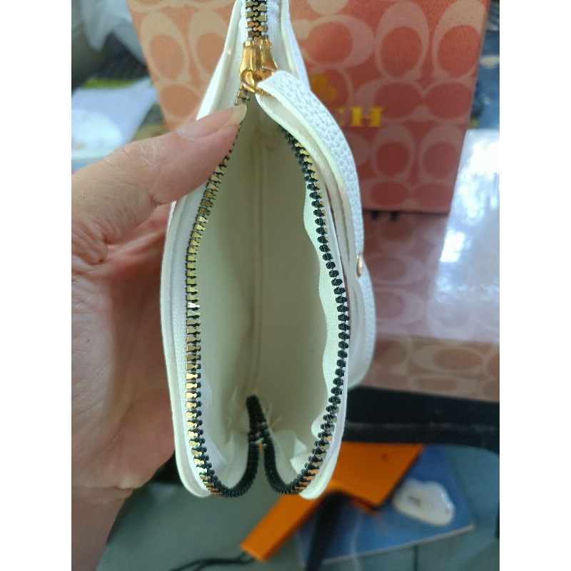 โค้ชคล้องมือ ใส่บัตร ใส่เหรียญ