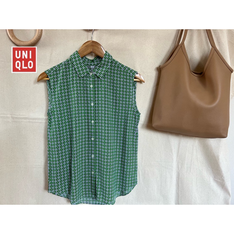 Uniqlo x s แขนกุดผ้าเรย่อน ลายสวย ใหม่ อก 34 ยาว 23 Code: 1888(12)