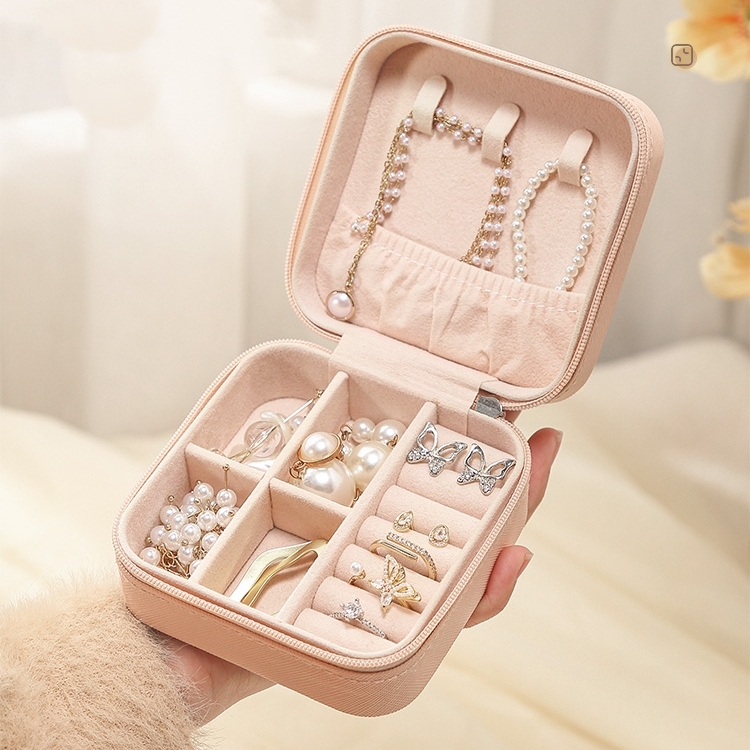 *พร้อมส่ง*กล่องเครื่องประดับ กล่องกำมะหยี่ ขนาดกระทัดรัด มี9สี JewelryCaseBox