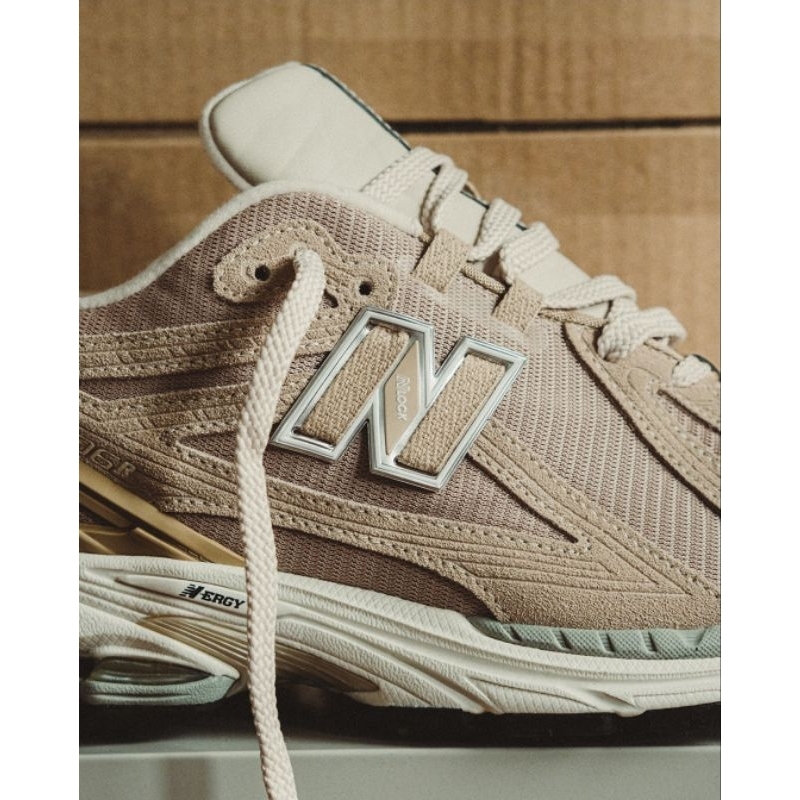 NEW BALANCE 1906R (M1906RW)
