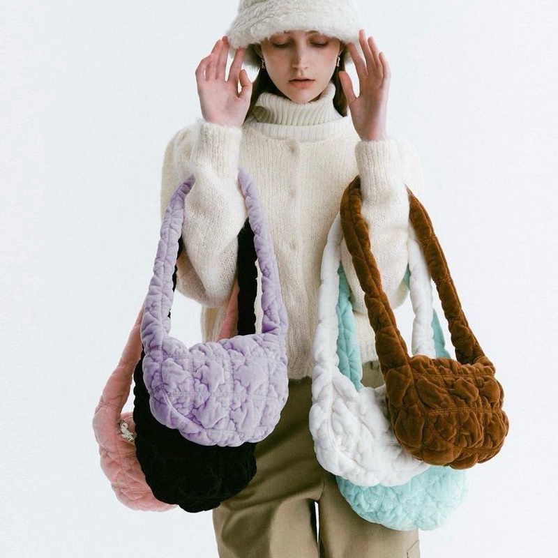 (pre-order) กระเป๋า Carlyn รุ่น Soft Velvet❣️