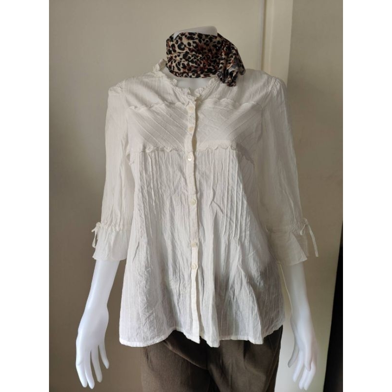 เสื้อสีขาว คอวี หน้าอก 39 นิ้ว T39-1