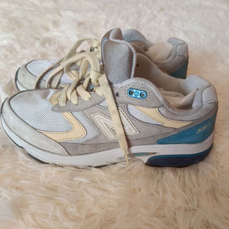 รองเท้าผ้าใบมือสอง new balance