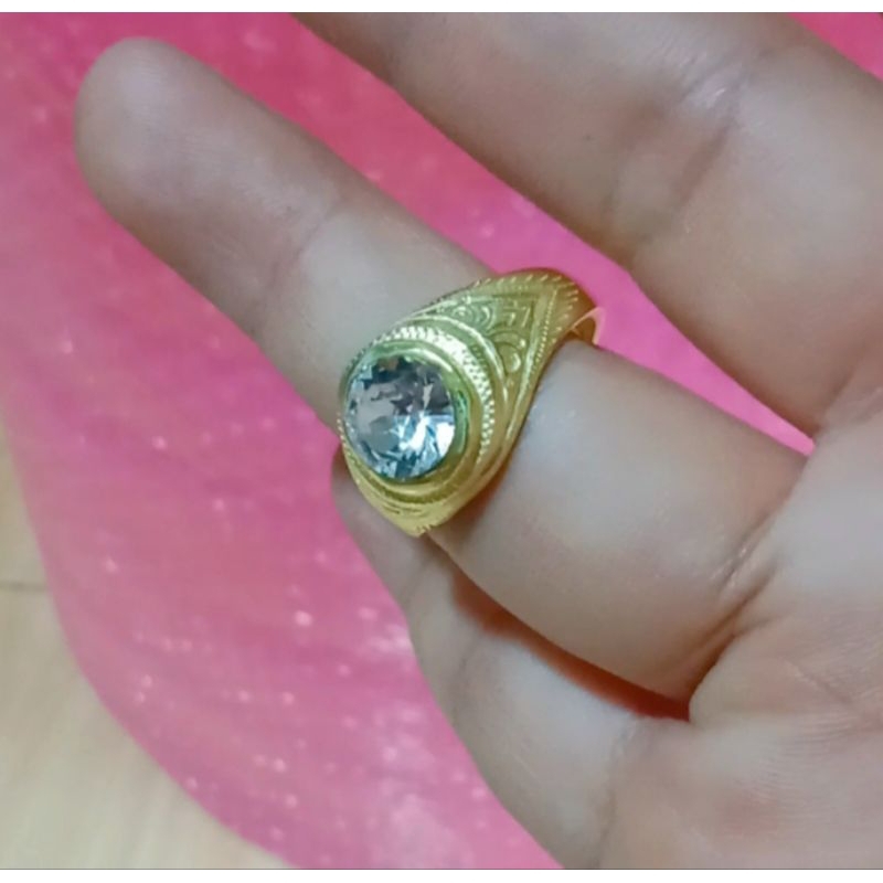 แหวนลายไทยพลอยใสน้ำค้าง