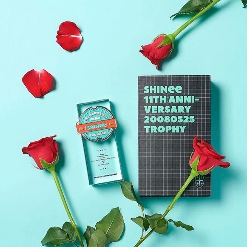 [Limited] SM TOWN SUM SHINee Debut 11th Year Anniversary Official Trophy