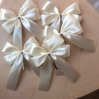 โบว์ติดของขวัญ 🤍สีขาวครีมขอบทอง💛Minimal Size S+ (2.5)