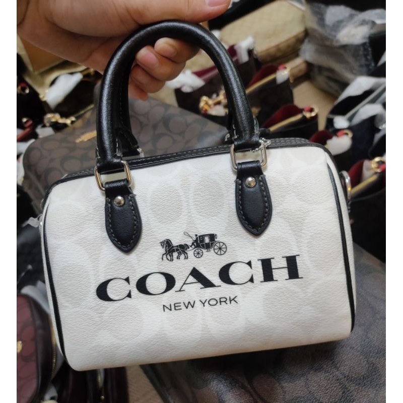 🖤👜รุ่นใหม่ สีใหม่NEW COACH CROSS BODY BAG กระเป๋าทรงหมอนสวยมาก สีขาว +ดำ