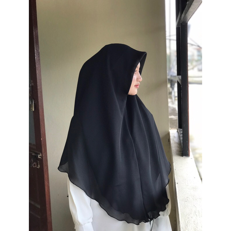 ผ้าคลุมนักเรียนทรงกลมดำ
