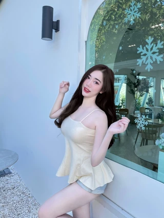 Aurora 🛒พร้อมส่ง🚚 เสื้อสายเดี่ยว ผ่าหน้า ไหมพรม ดูมีอก สาวหวานแซ่บๆสวยมาก 7686