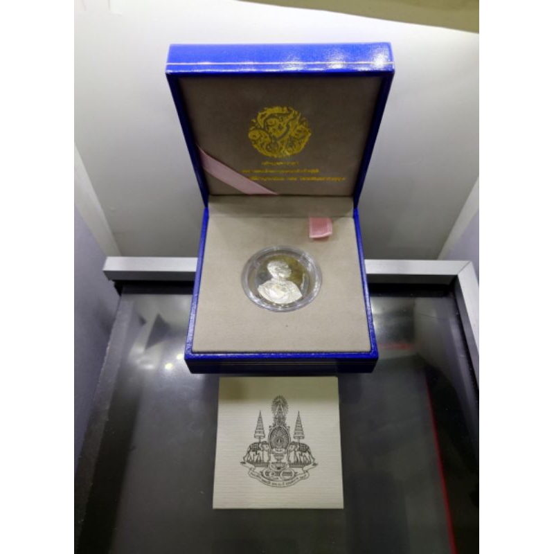 เหรียญ ที่ระลึก พระรูป รัชกาลที่5 ร.5 หลัง จปร โมเน่ร์ เดอ ปารีส เนื้อเงินขัดเงา นูนสูง รุ่นกาญจนาภิเษก ปี2539 กล่องเดิม