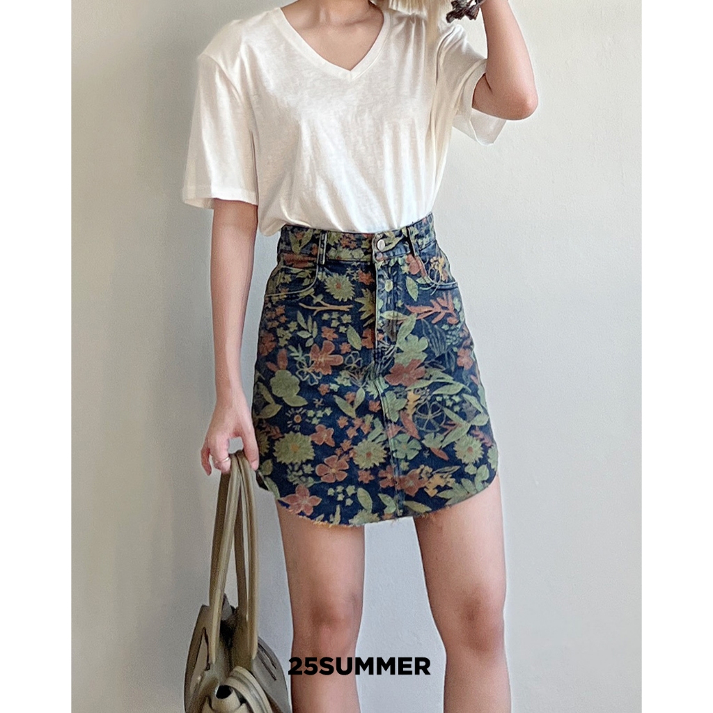 J30 - กระโปรงยีนส์สั้น ลายดอกไม้