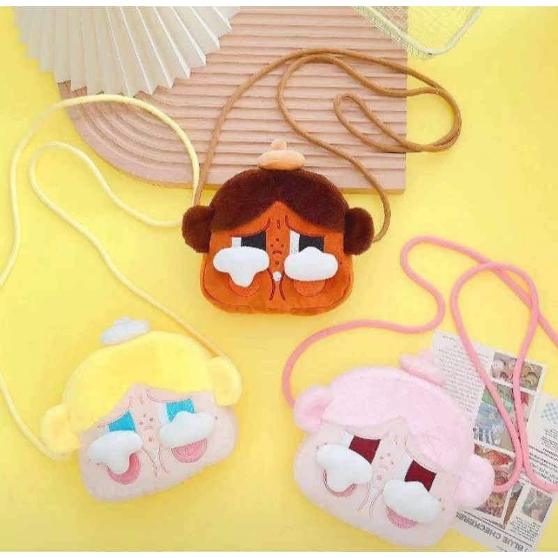 กระเป๋าสะพายข้าง Cry Baby น้องน่ารักมาก ใส่ของจุกจิก ใส่สตางค์ได้มี 3สี ใบละ 129 บาท