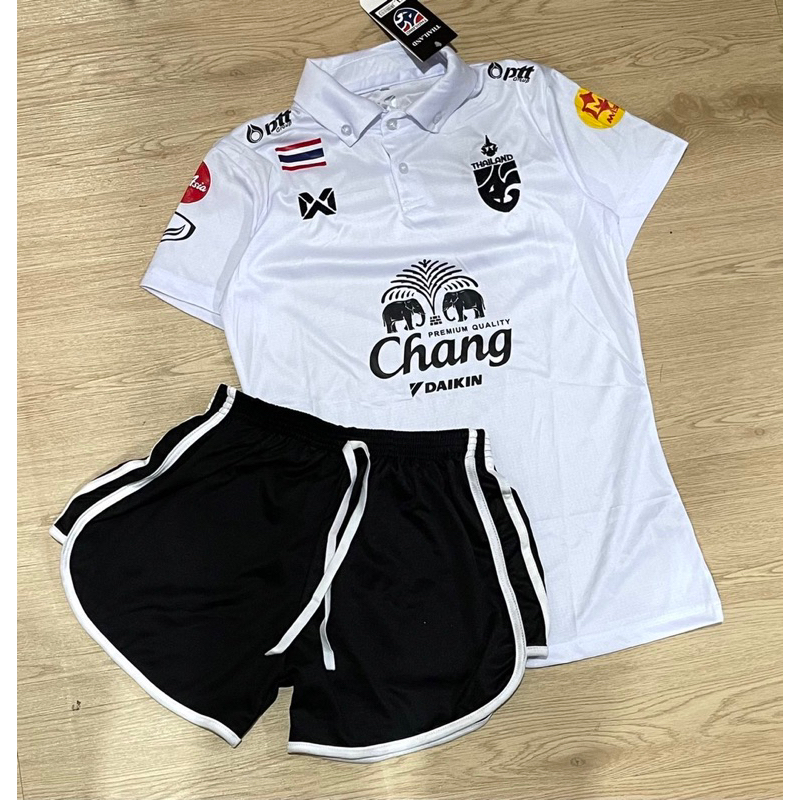 ชุดบอลชุดกีฬาผู้หญิงเสื้อพร้อมกางเกงขนาดฟรีไซร้อก32ถึง38ทรงเข้ารูปกางเกงเอวยางยืดผ้านิ่มเย็นใส่สบายราคาสุดคุ้ม