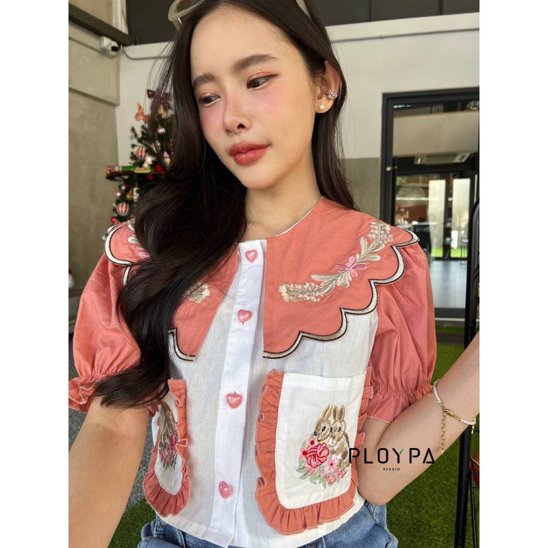 เสื้อครอปสีทูโทนโอรสขาวกระเป๋ากระต่าย 🍧🍡Romarie Top🍬🍭ป้าย ploypa