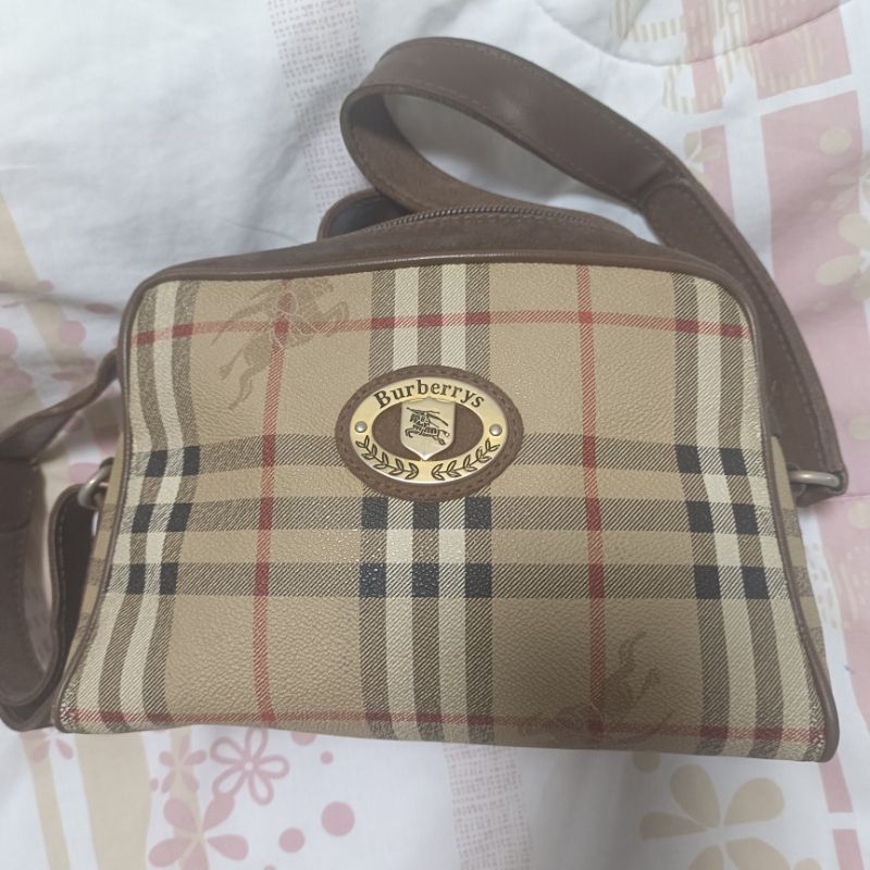 Burberry vintage crossbody used bags like new good condition good price