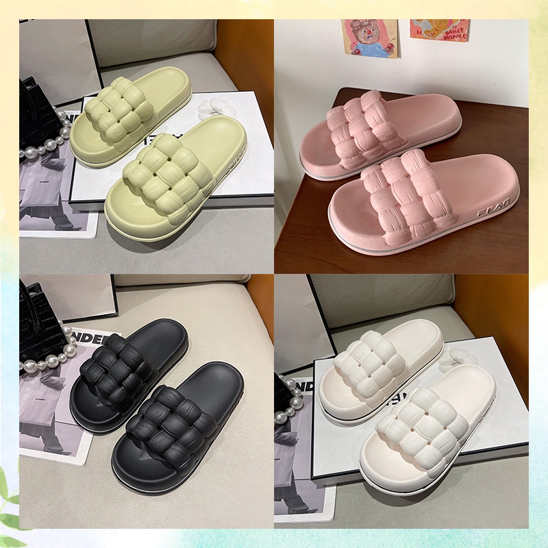 Swayy ใหม่มากรองเท้าแตะแฟชั่นแบบสวมลายถักด้านข้างตัวอักษรนูนลายขีดยาว สีพื้นมีให้เลือก 4 สี พื้นหนาพื้นนุ่มน้ำหนักเบามาก