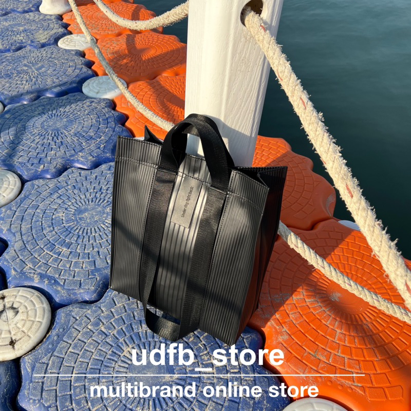 under dog fight back tote bag