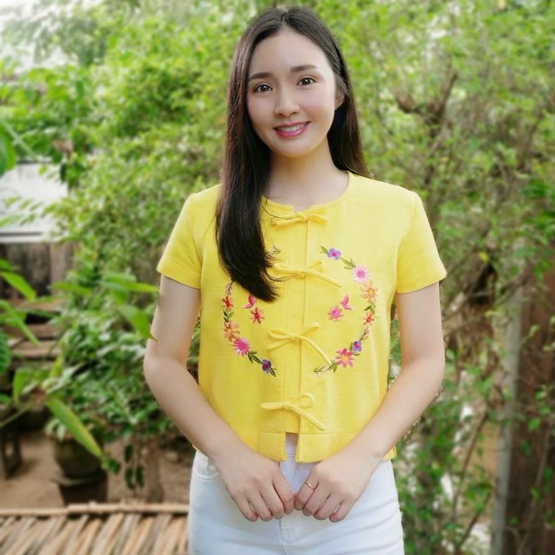 เสื้อผ้าฝ้าย รุ่นอัดกาว อก34-42นิ้ว แขนสั้น ปักลายดอกไม้ลวดลายสีสันสวยงามค่ะ
