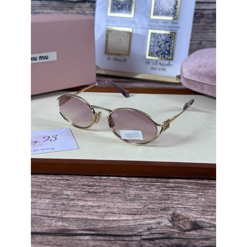 แว่นกันแดด MiuMiu รุ่น MU52YS 54K06S ก่อนสั่งรบกวน inbox มาเช็ค stock ก่อนค่ะ‼️