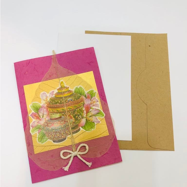 การ์ดลายไทยแฮนด์เมดกระดาษสา พร้อมซอง  Mulberry paper Handmade cards with Thai traditional designs