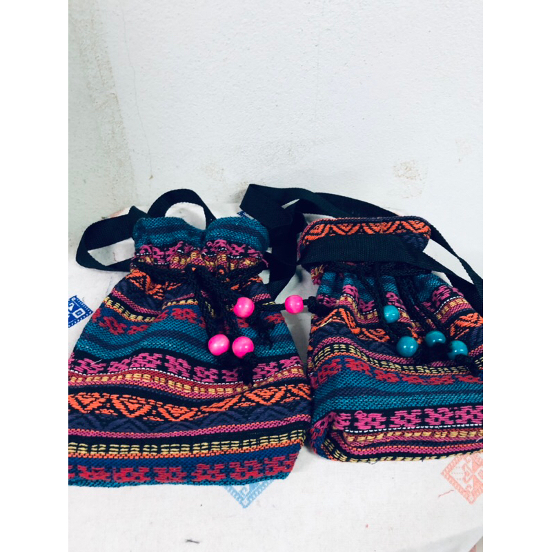 กระเป๋าผ้าพื้นเมืองขนาด7*9นิ้วมีสายรูดมีซับในมีสายสะพายราคาใบละ25บาท