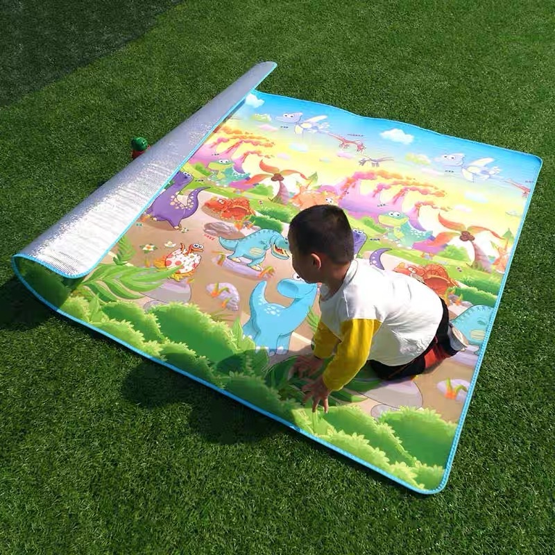 แผ่นรองคลาน ขนาด6ฟุต เสื่อฟอยล์ 1ด้านพิมส์ลาย 1ด้านฟอยล์กันน้ำ 170*175 ชม
