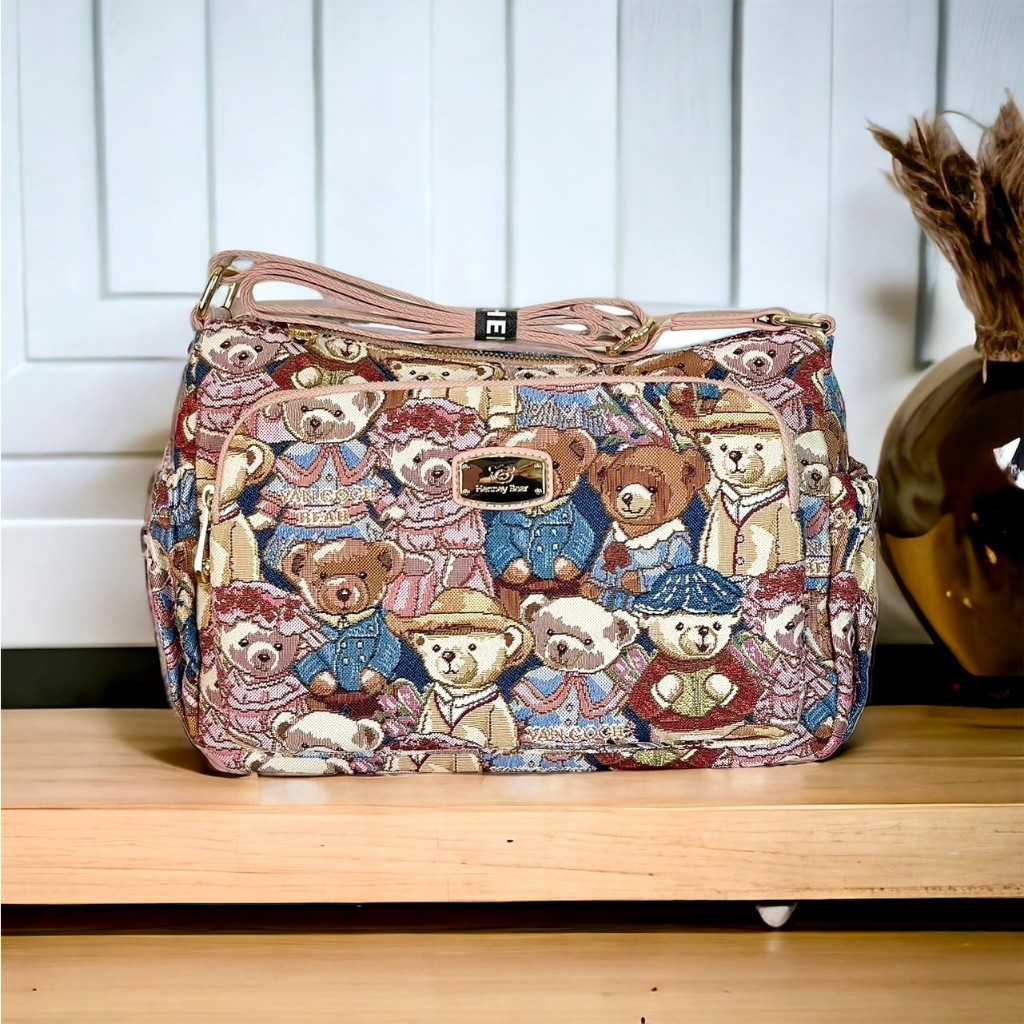 Henneybear-H1165 รุ่น AMONA ลาย Vincent กระเป๋าสะพายข้าง กระเป๋าถือ มาพร้อมสายสปอร์ตสุดพรีเมี่ยม COD