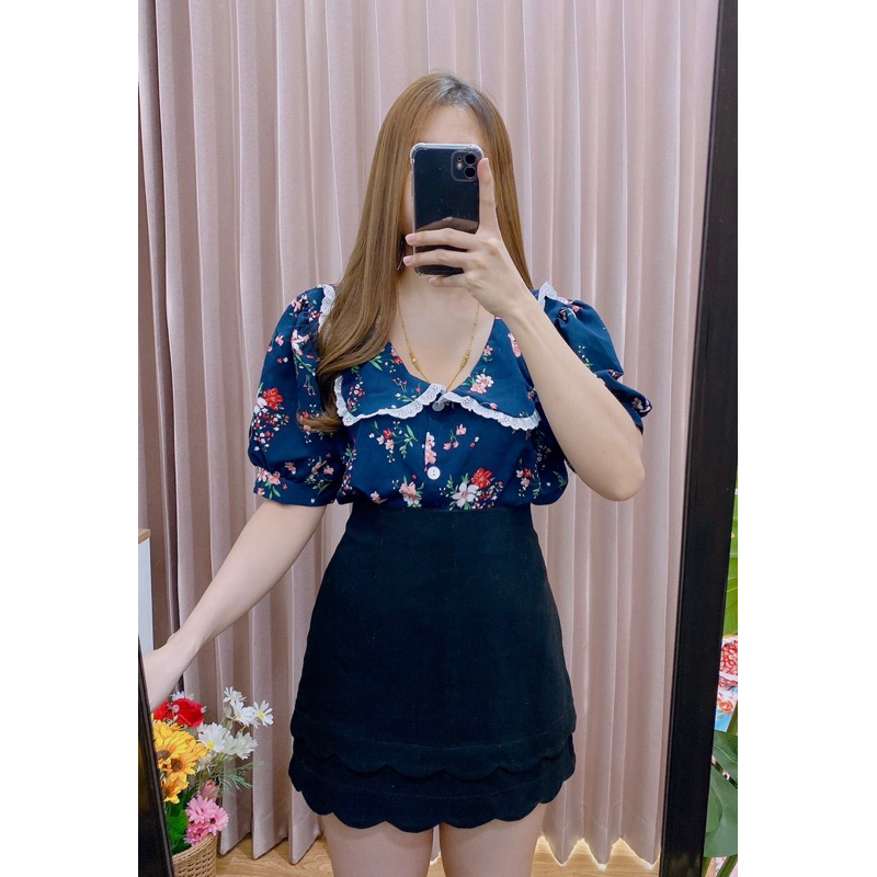 เสื้อคอบัวกระดุมหน้าลายดอกปกแต่งระบายลูกไม้สวยหวานอก42ยาว23ผ้าไหมอิตาลี