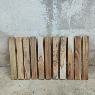 ไม้ระแนงไม้สักแท้ ขนาด 5x20–100 ซม. หนา 1 ซม. รีดเรียบ พร้อมใช้งาน